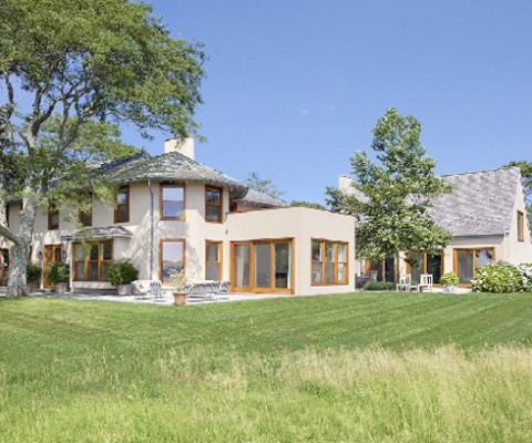 Late nineteenth century Mediterranean house was totally renovated in 2005 by architect Richard Gluckman to the highest degree of design and construction sophistication. The modern interpretation delivers new light and energy to a traditional floor plan.