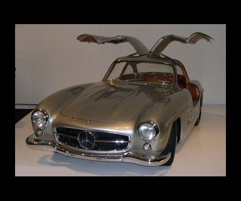Up for auction November 7th by Artcurial, this beautiful 1965 Mercedes Benz 300 SL Gullwing is great for those that don't find it's reintroduction as a new model this year appealing in its modernity.