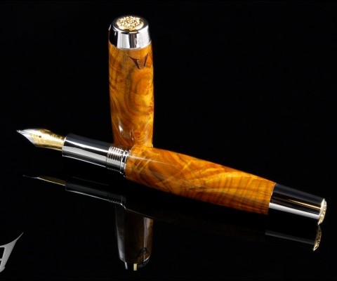Chris Higdon is part of a proud tradition, the son of two artists, and an accomplished craftsman in his own right, Higdom takes rare Chittam Burl wood and uses the wood to create special made-to-order pens, perfect for the refined businessman. 