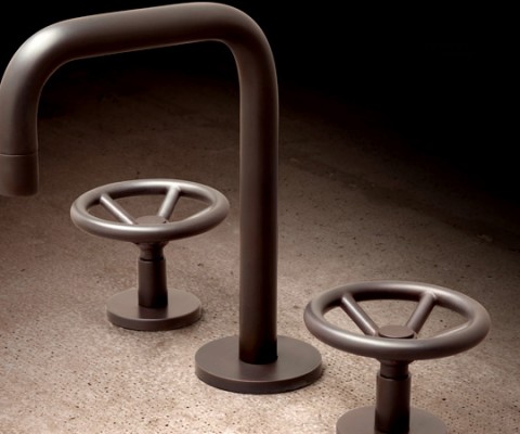 A real treat for modern urban dwellers, these industrial-chic faucets by Brooklyn-based Watermark Designs are what you've been waiting for.