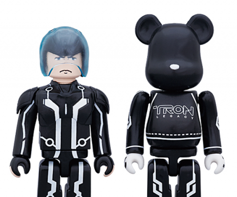 Although the caliber of the film remains to be seen, the various Medicom xTRON: Legacy Be@rbrick�s that have been released are quickly becoming the most anticipated vinyl toys out there.  Arriving at toy store near you this November 12th, avoid troublesome last minute holiday rushes and secure this highly anticipated sought out after stocking-stuffer.   Featuring 100% versions of Sam and Clue, these models are based off the iconic Be@rbrick and Kubrick styles synonymous with Medicom.