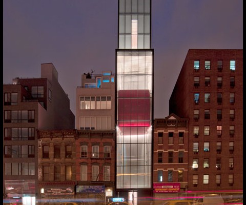 The Sperone Westwater gallery by Foster + Partners architects opened in New York earlier this week, featuring a moving exhibition space that connects the floors of the gallery.