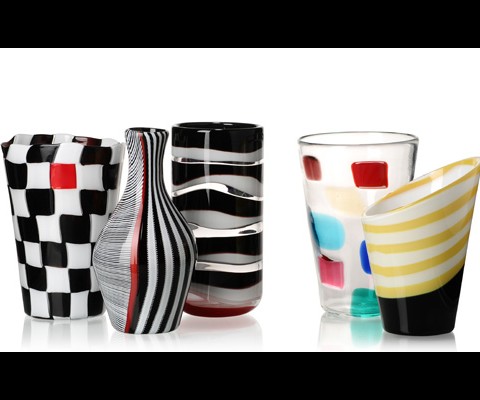 The first of the two new styles, utilizes the Pezzati technique to create Bulb, Melt, Round and Lantern vases. The Pezzati technique is a chromatic revised version of the very first piece of the collection, that was designed exclusively by Venini for the House of Versace